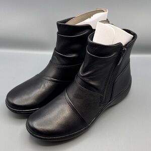 Clarks Women's Cora Pace Black Leather